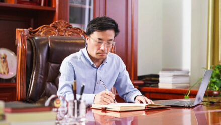 Good news! Han Weidong, Chairman of Chunguang Technology Group, won the special allowance from the municipal government